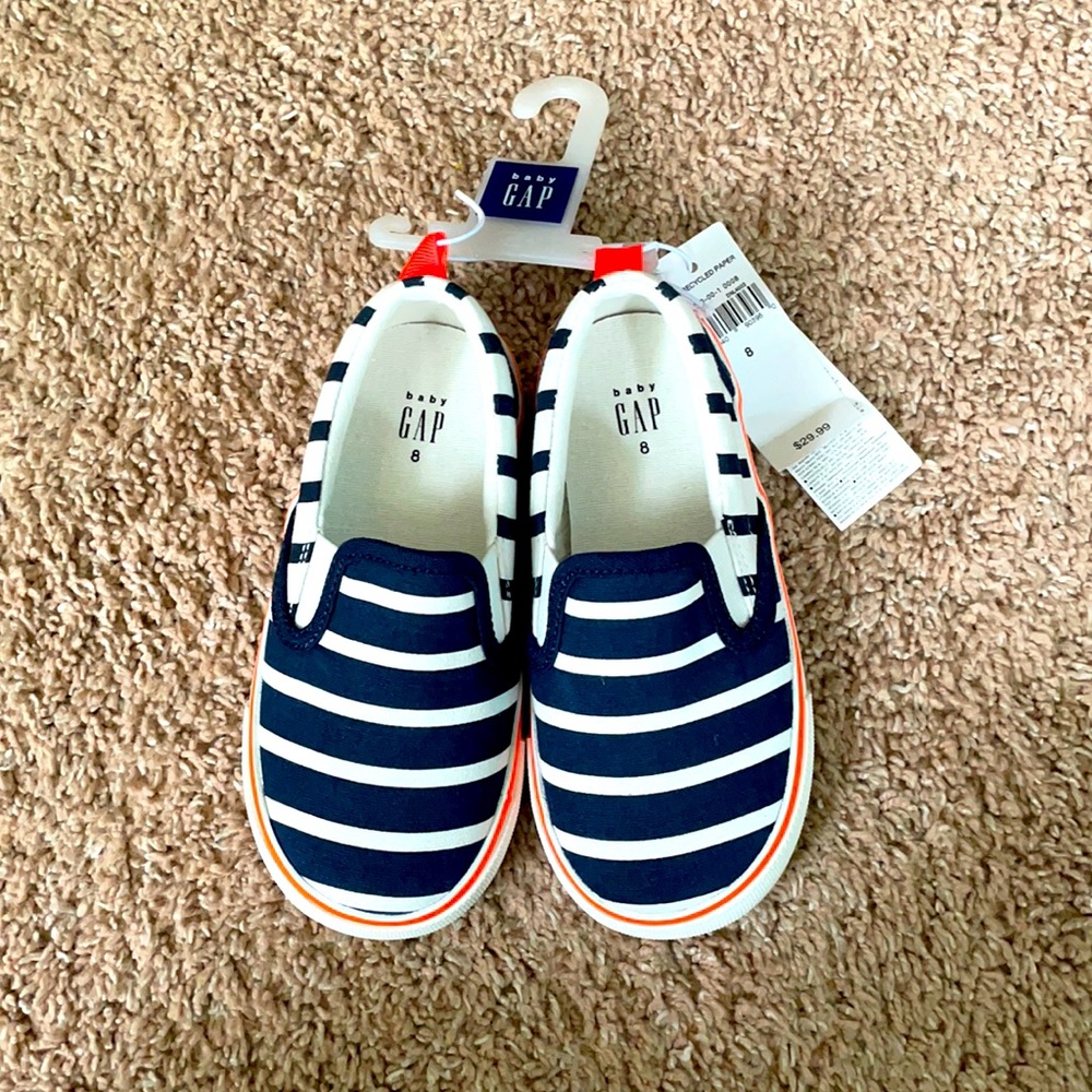 Gap girls/boys slip on sneakers size 8 new tags